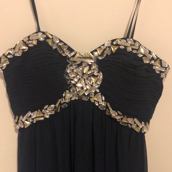 Cachet Formal Dress - Picture 2 of 3